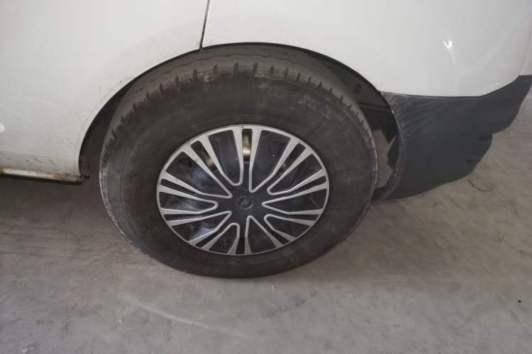 Used Ford Transit 2017 2.0T Diesel Multi-Function Commercial Vehicle Mid-Drive Mid-Roof China V Standard Right Front Wheel Hub