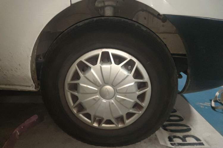 Used Ford Transit 2017 2.0T Diesel Multi-Purpose Commercial Vehicle Short Wheelbase Low Roof China V Standard Right Front Wheel Hub