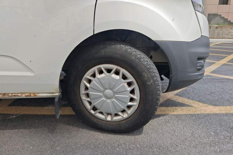 Used Ford Transit 2017 2.0T Diesel Multi-Function Commercial Vehicle Mid-Drive Mid-Roof China V Standard Right Front Wheel Hub