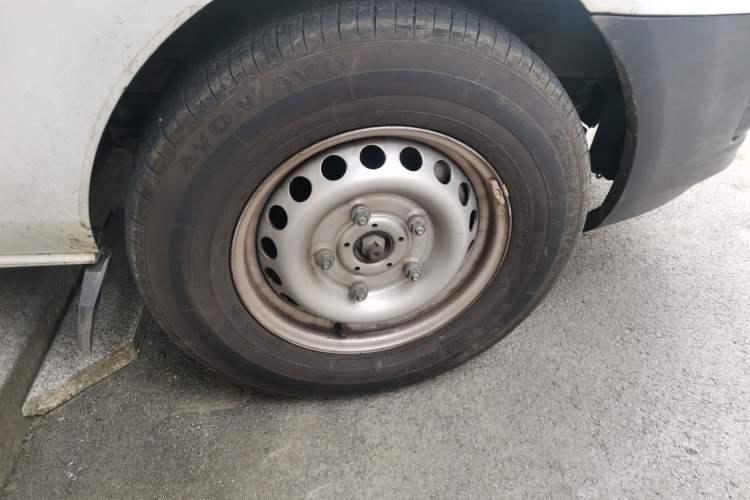Used Ford Transit  Right Front Wheel Hub