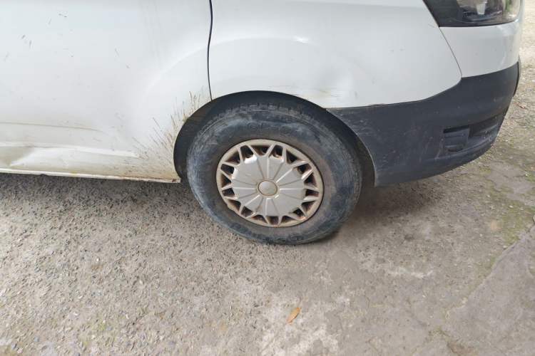 Used Ford Transit 2017 2.0T Diesel Multi-Function Commercial Vehicle Mid-Drive Mid-Roof China V Standard Right Front Wheel Hub