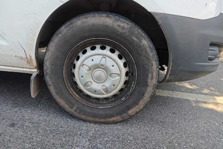 Used Ford Transit 2017 2.0T Diesel Multi-Function Commercial Vehicle Mid-Drive Mid-Roof China V Standard Right Front Wheel Hub