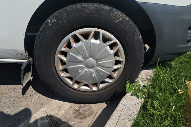 Used Ford Transit 2017 2.0T Diesel Multi-Function Commercial Vehicle Mid-Drive Mid-Roof China V Standard Right Front Wheel Hub