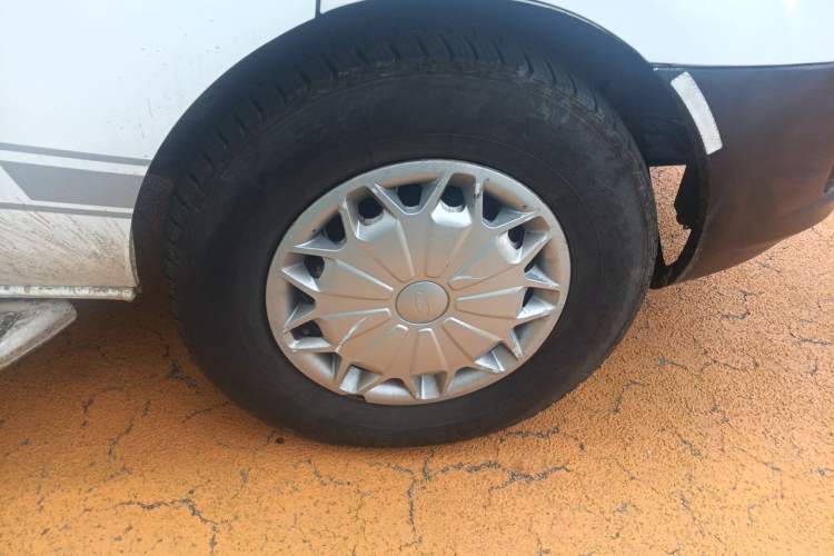 Used Ford Transit 2017 2.0T Diesel Multi-Purpose Commercial Vehicle Short Wheelbase Low Roof China V Standard Right Front Wheel Hub