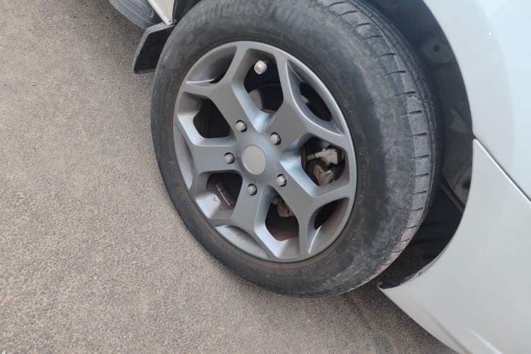 Used Ford Transit 2017 2.0T Gasoline Automatic Multi-Function Commercial Vehicle Short Wheelbase Low Roof China V Standard Right Front Wheel Hub