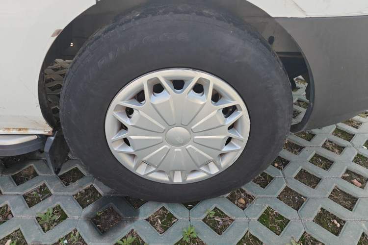 Used Ford Transit 2017 2.0T Diesel Multi-Function Commercial Vehicle Mid-Drive Mid-Roof China V Standard Right Front Wheel Hub
