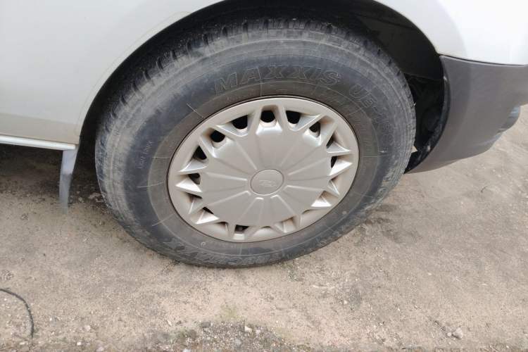 Used Ford Transit 2017 2.0T Diesel Van Short Wheelbase Low Roof China V Standard Right Front Wheel Hub