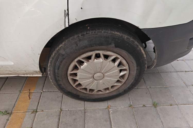 Used Ford Transit 2017 2.0T Diesel Multi-Function Commercial Vehicle Mid-Drive Mid-Roof China V Standard Right Front Wheel Hub