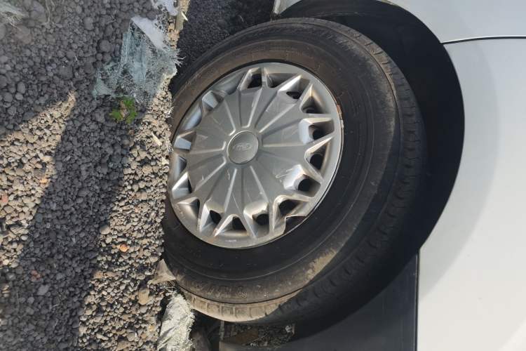 Used Ford Transit 2017 2.0T Diesel Multi-Function Commercial Vehicle Short Wheelbase Mid-Roof China V Standard Right Front Wheel Hub
