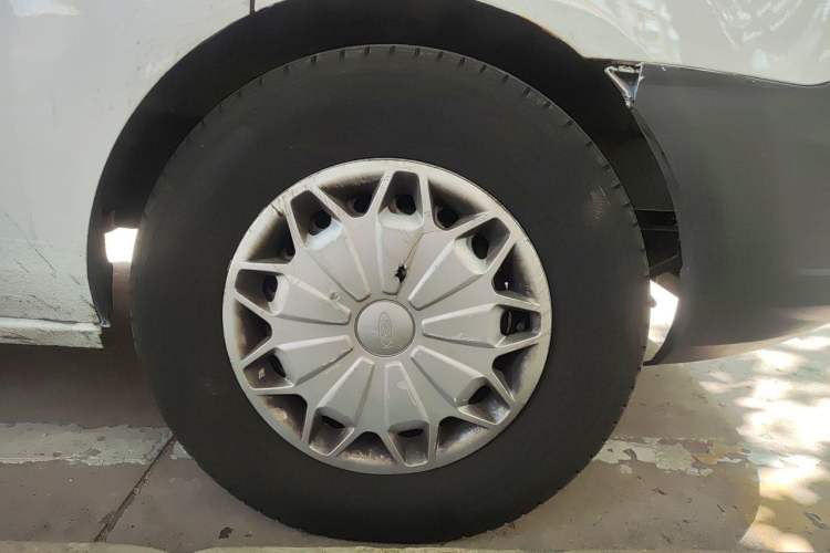 Used Ford Transit 2017 2.0T Diesel Multi-Function Commercial Vehicle Mid-Drive Mid-Roof China V Standard Right Front Wheel Hub