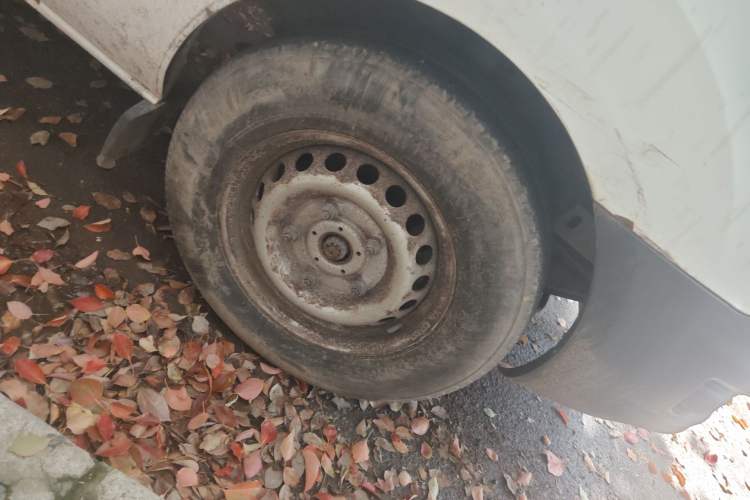Used Ford Transit 2017 2.0T Diesel Van Short Wheelbase Low Roof China V Standard Right Front Wheel Hub