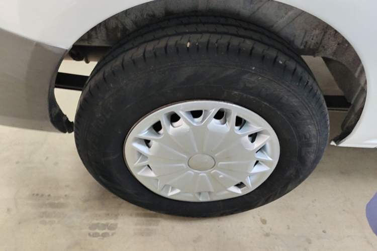 Used Ford Transit 2017 2.0T Diesel Multi-Function Commercial Vehicle Short Wheelbase Mid-Roof China V Standard Right Rear Wheel Hub