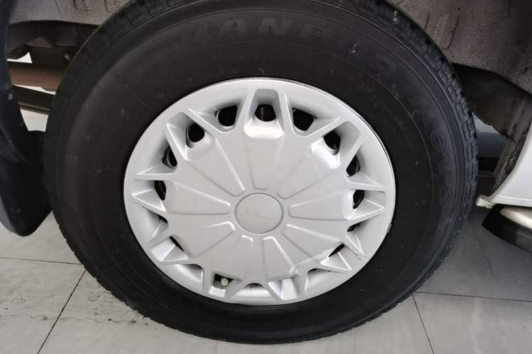 Used Ford Transit 2017 2.0T Diesel Multi-Purpose Commercial Vehicle Short Wheelbase Low Roof China V Standard Right Rear Wheel Hub
