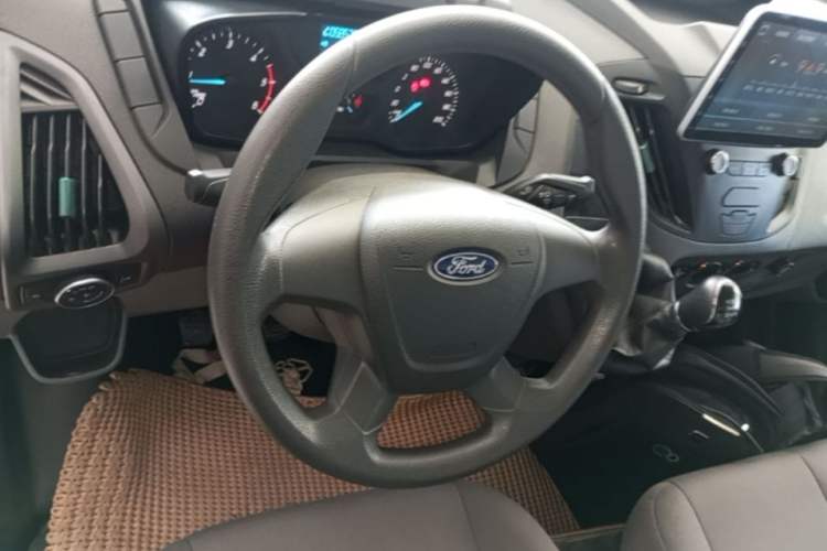 Used Ford Transit 2017 2.0T Diesel Van Short Wheelbase Mid-Roof China V Standard Steering Wheel
