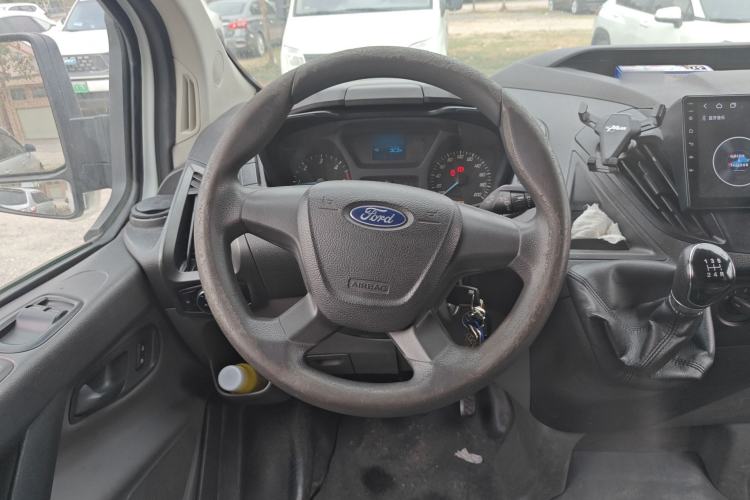 Used Ford Transit 2017 2.0T Diesel Multi-Purpose Commercial Vehicle Short Wheelbase Low Roof China V Standard Steering Wheel