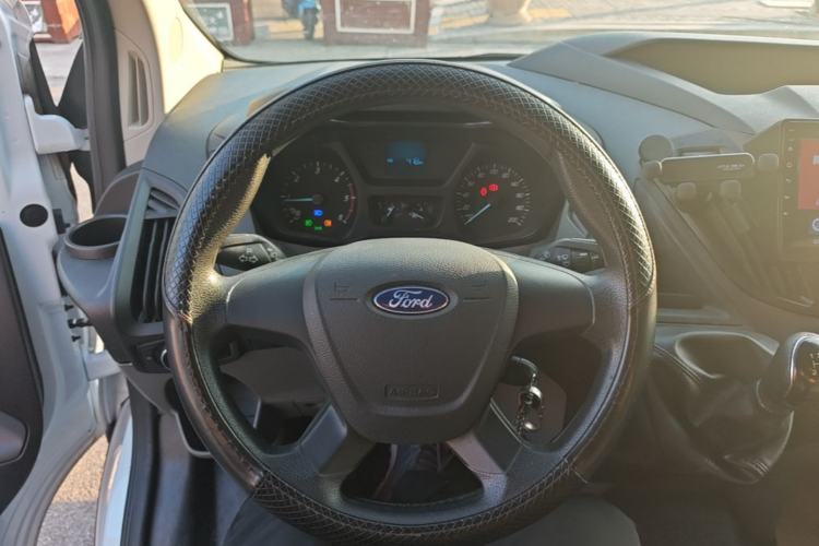 Used Ford Transit 2017 2.0T Diesel Van Mid-Chassis Mid-Roof China V Standard Steering Wheel