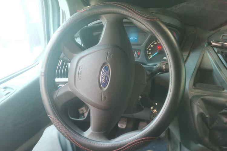 Used Ford Transit 2017 2.0T Diesel Multi-Purpose Commercial Vehicle Short Wheelbase Low Roof China V Standard Steering Wheel