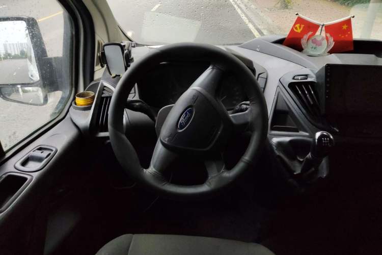 Used Ford Transit 2017 2.0T Diesel Multi-Function Commercial Vehicle Mid-Drive Mid-Roof China V Standard Steering Wheel