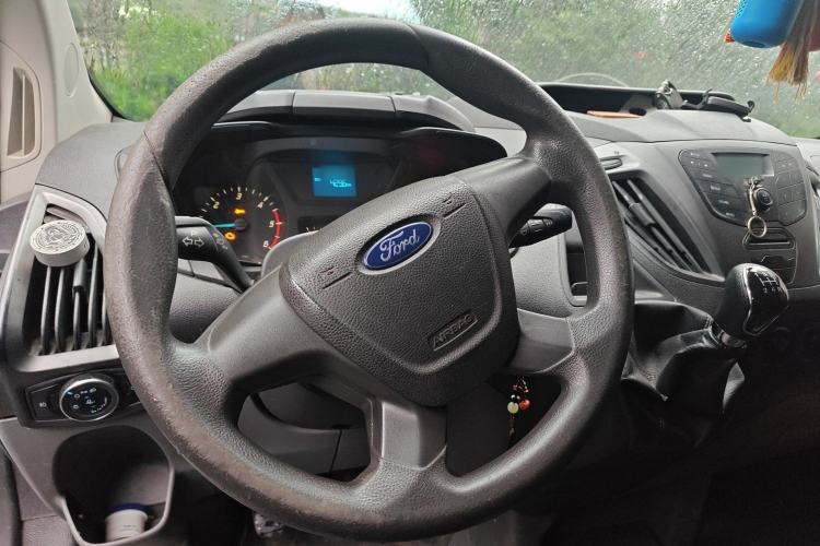Used Ford Transit 2017 2.0T Diesel Multi-Purpose Commercial Vehicle Short Wheelbase Low Roof China IV Standard Steering Wheel