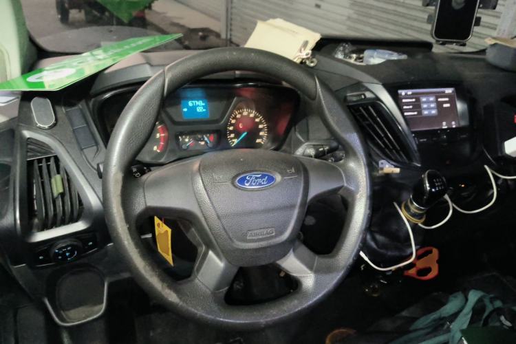 Used Ford Transit 2017 2.0T Diesel Van Mid-Chassis Mid-Roof China V Standard Steering Wheel