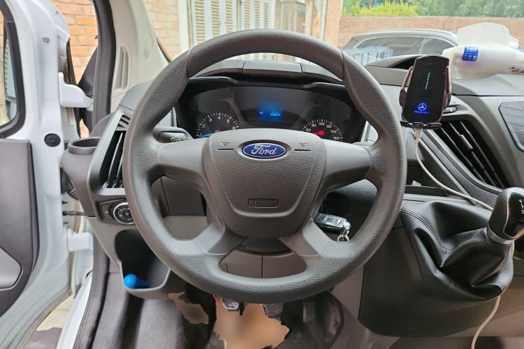 Used Ford Transit 2017 2.0T Gasoline Multi-Purpose Commercial Vehicle Short Wheelbase Mid-Roof China V Standard Steering Wheel