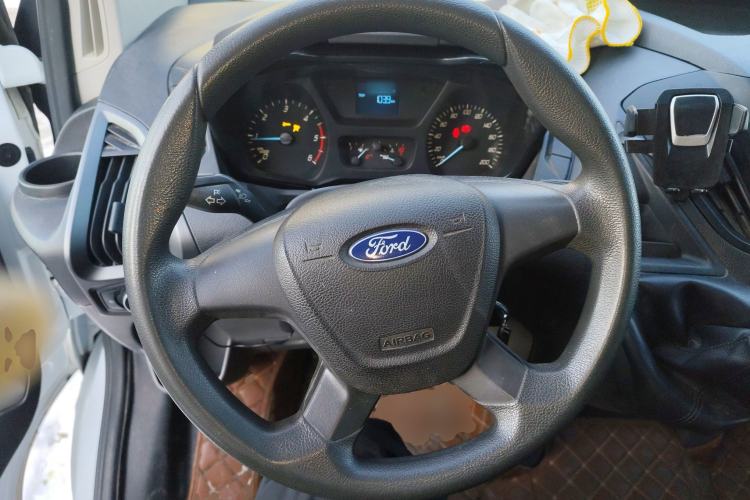 Used Ford Transit 2017 2.0T Diesel Van Short Wheelbase Low Roof China V Standard Steering Wheel