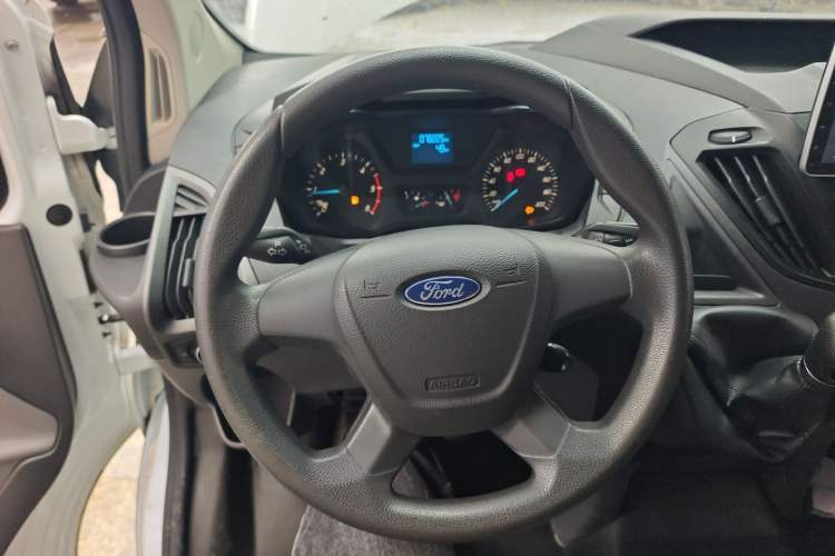 Used Ford Transit 2017 2.0T Diesel Multi-Purpose Commercial Vehicle Short Wheelbase Low Roof China V Standard Steering Wheel