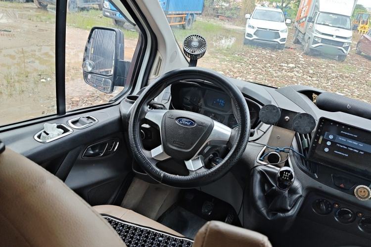 Used Ford Transit 2017 2.0T Diesel Multi-Function Commercial Vehicle Mid-Drive Mid-Roof China V Standard Steering Wheel