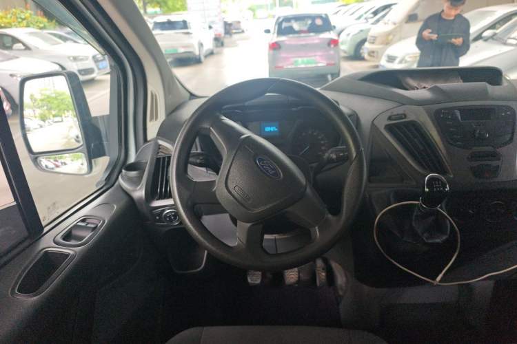 Used Ford Transit 2017 2.0T Diesel Multi-Function Commercial Vehicle Mid-Drive Mid-Roof China V Standard Steering Wheel