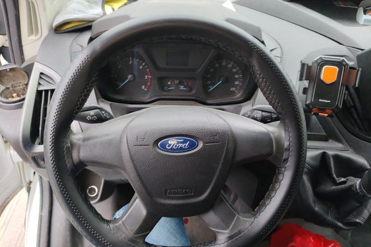 Used Ford Transit 2017 2.0T Diesel Van Mid-Chassis Mid-Roof China IV Standard Steering Wheel