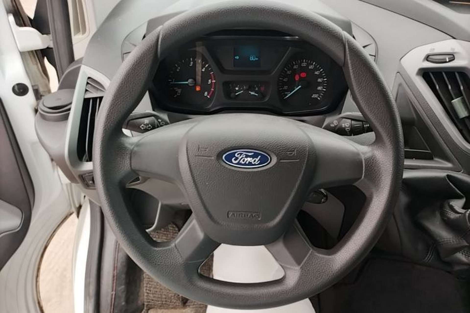 Used Ford Transit 2017 2.0T Diesel Multi-Purpose Commercial Vehicle Short Wheelbase Low Roof China V Standard Steering Wheel