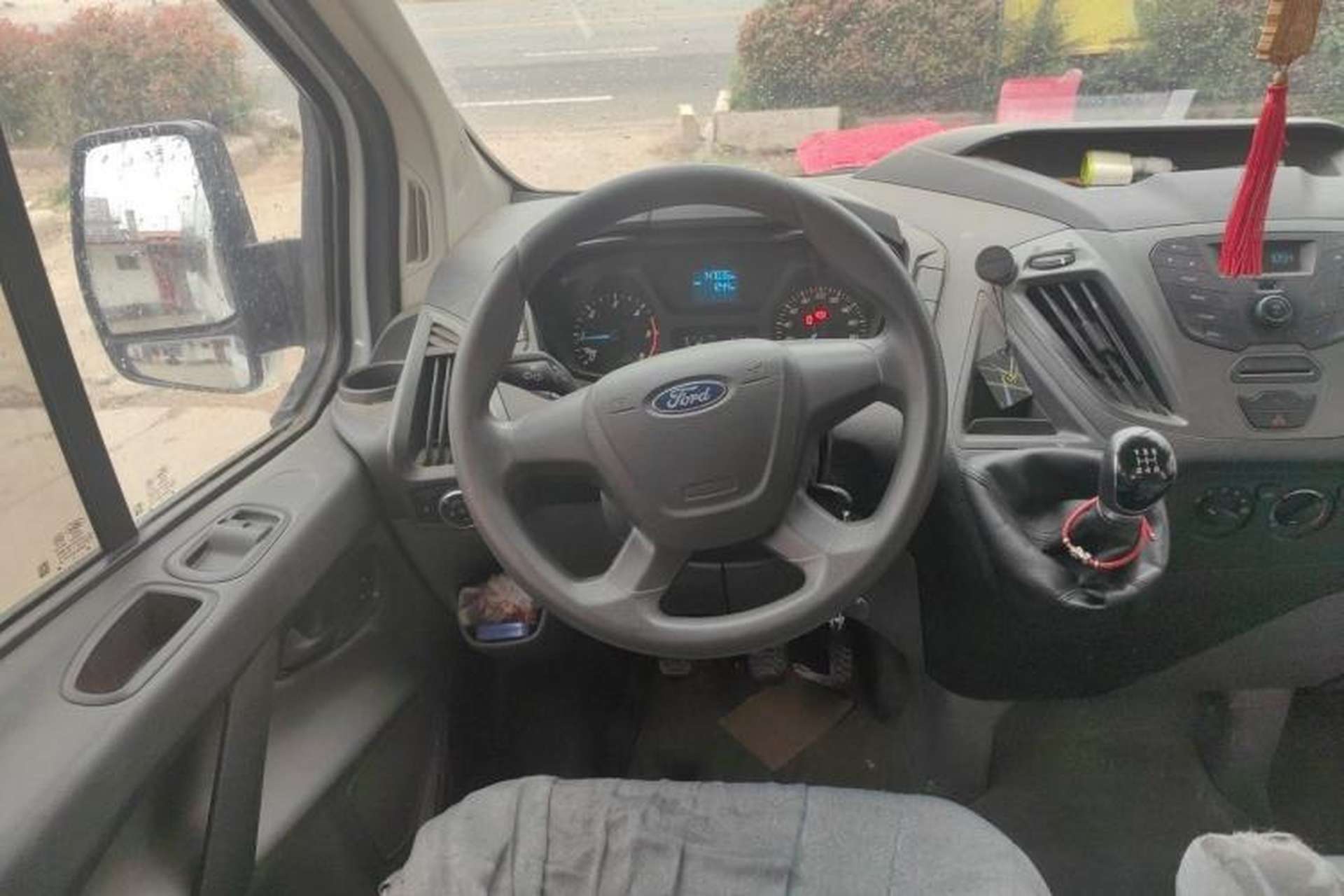 Used Ford Transit 2017 2.0T Diesel Multi-Function Commercial Vehicle Mid-Drive Mid-Roof China V Standard Steering Wheel