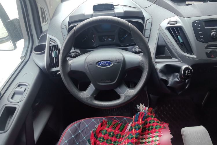 Used Ford Transit 2017 2.0T Diesel Multi-Purpose Commercial Vehicle Mid-Drive Mid-Roof China IV Standard Steering Wheel