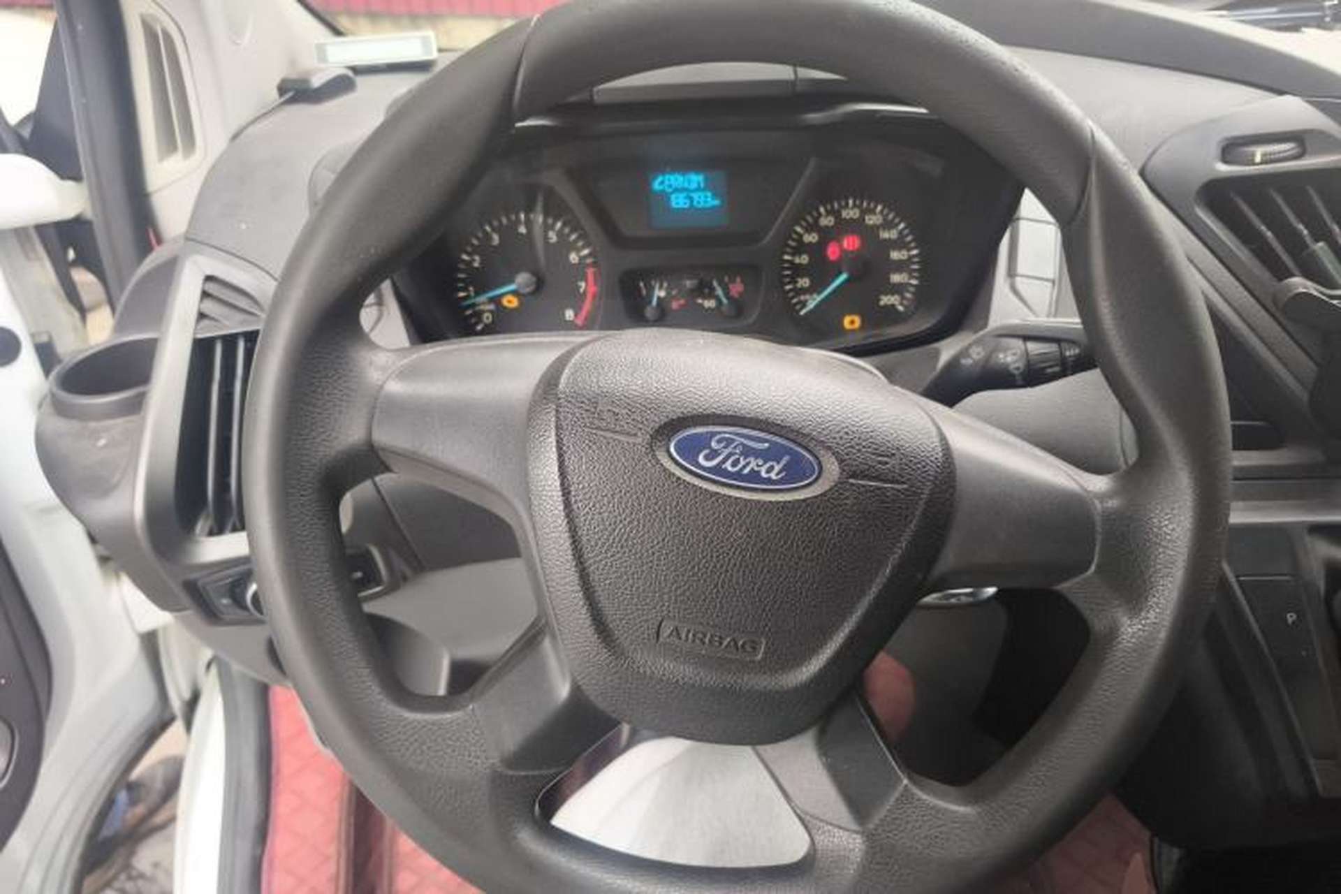 Used Ford Transit 2017 2.0T Gasoline Automatic Multi-Function Commercial Vehicle Short Wheelbase Low Roof China V Standard Steering Wheel