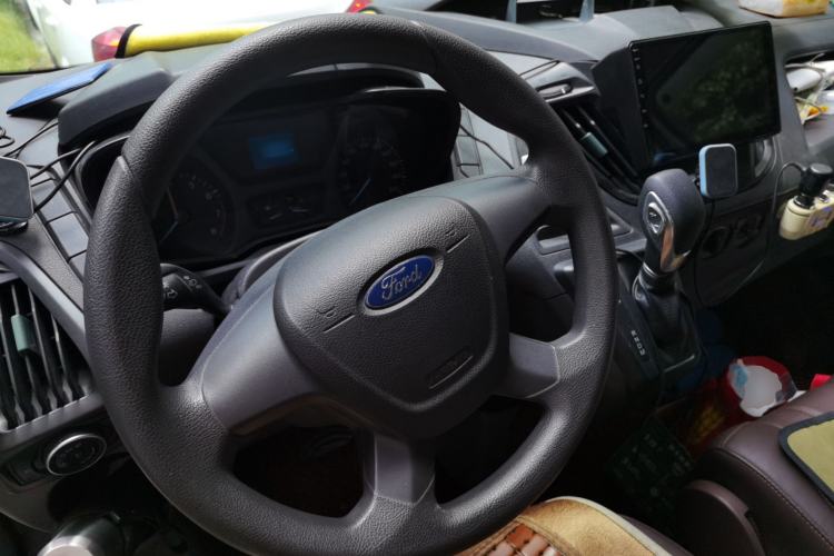 Used Ford Transit 2017 2.0T Gasoline Automatic Multi-Function Commercial Vehicle Short Wheelbase Mid-Roof China V Standard Steering Wheel