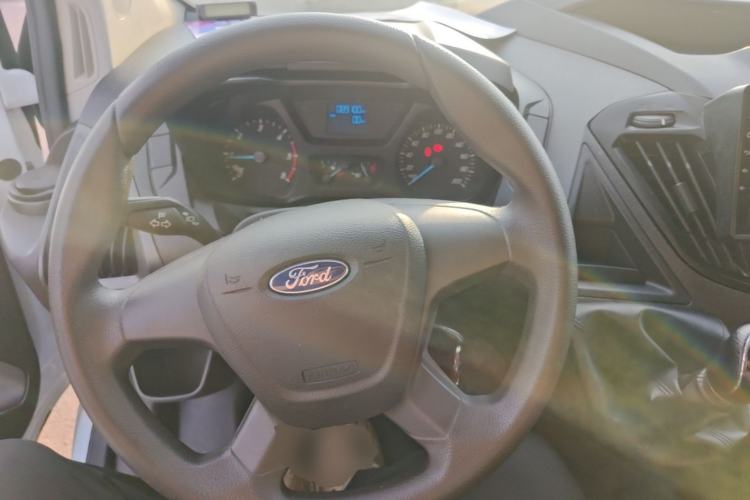 Used Ford Transit 2017 2.0T Diesel Multi-Purpose Commercial Vehicle Short Wheelbase Low Roof China V Standard Steering Wheel