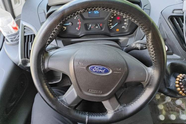 Used Ford Transit 2017 2.0T Diesel Multi-Purpose Commercial Vehicle Short Wheelbase Low Roof China V Standard Steering Wheel