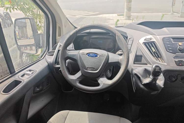 Used Ford Transit 2017 2.0T Diesel Multi-Purpose Commercial Vehicle Short Wheelbase Low Roof China V Standard Steering Wheel