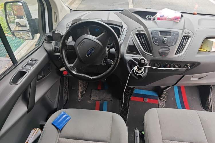 Used Ford Transit 2017 2.0T Diesel Multi-Function Commercial Vehicle Mid-Drive Mid-Roof China V Standard Steering Wheel