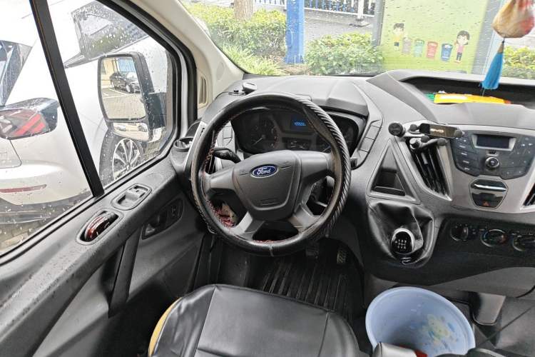 Used Ford Transit 2017 2.0T Diesel Multi-Purpose Commercial Vehicle Mid-Drive Mid-Roof China IV Standard Steering Wheel