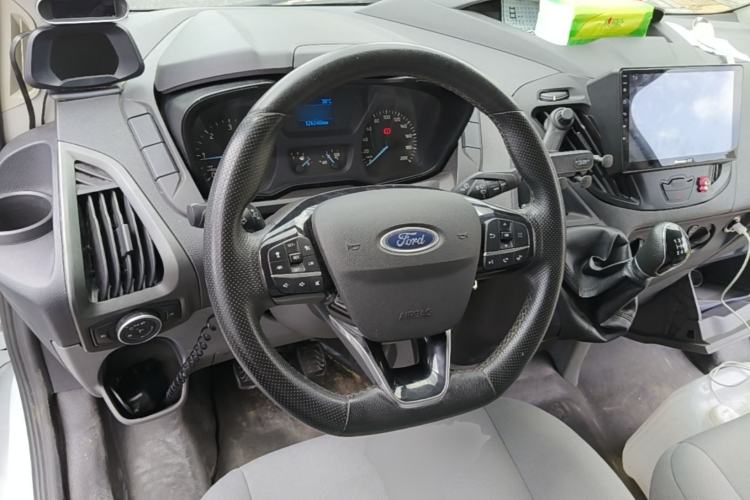 Used Ford Transit 2017 2.0T Diesel Van Short Wheelbase Low Roof China IV Standard Steering Wheel