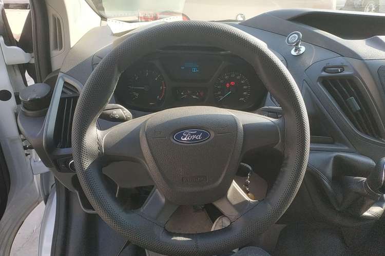 Used Ford Transit 2017 2.0T Diesel Van Short Wheelbase Mid-Roof China V Standard Steering Wheel