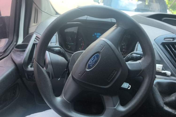 Used Ford Transit 2017 2.0T Diesel Multi-Function Commercial Vehicle Mid-Drive Mid-Roof China V Standard Steering Wheel
