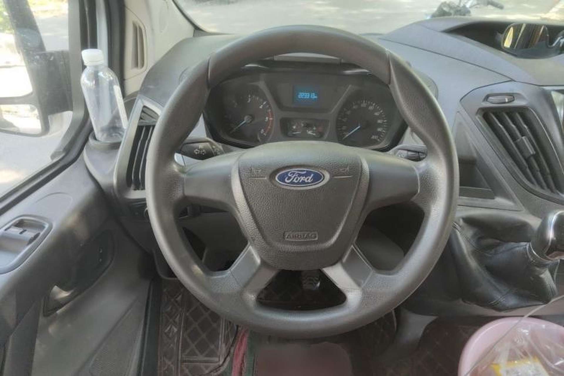 Used Ford Transit 2017 2.0T Diesel Multi-Function Commercial Vehicle Mid-Drive Mid-Roof China V Standard Steering Wheel