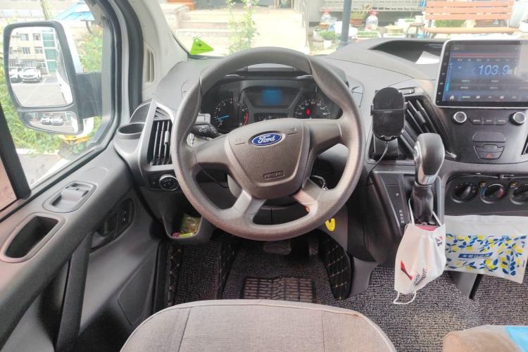 Used Ford Transit 2017 2.0T Gasoline Automatic Multi-Function Commercial Vehicle Short Wheelbase Low Roof China V Standard Steering Wheel