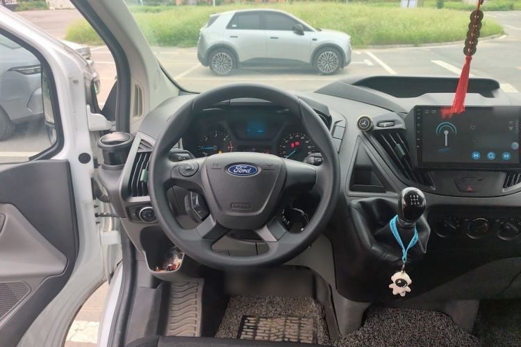 Used Ford Transit 2017 2.0T Diesel Multi-Purpose Commercial Vehicle Short Wheelbase Low Roof China V Standard Steering Wheel