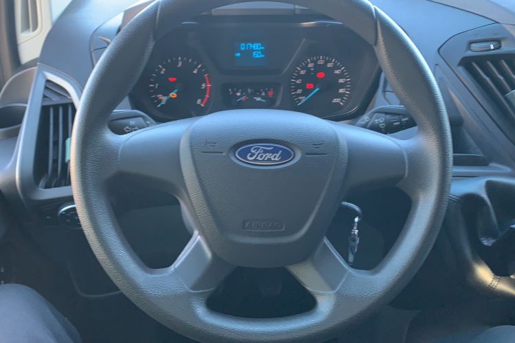 Used Ford Transit 2017 2.0T Diesel Multi-Purpose Commercial Vehicle Short Wheelbase Low Roof China V Standard Steering Wheel