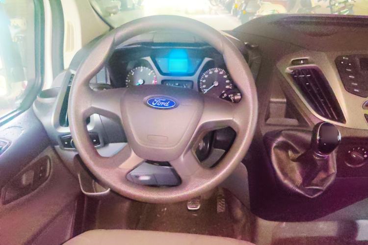 Used Ford Transit 2017 2.0T Diesel Multi-Function Commercial Vehicle Short Wheelbase Mid-Roof China V Standard Steering Wheel