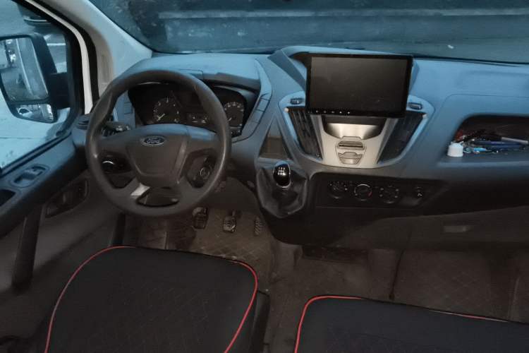 Used Ford Transit 2017 2.0T Diesel Multi-Function Commercial Vehicle Mid-Drive Mid-Roof China V Standard Steering Wheel