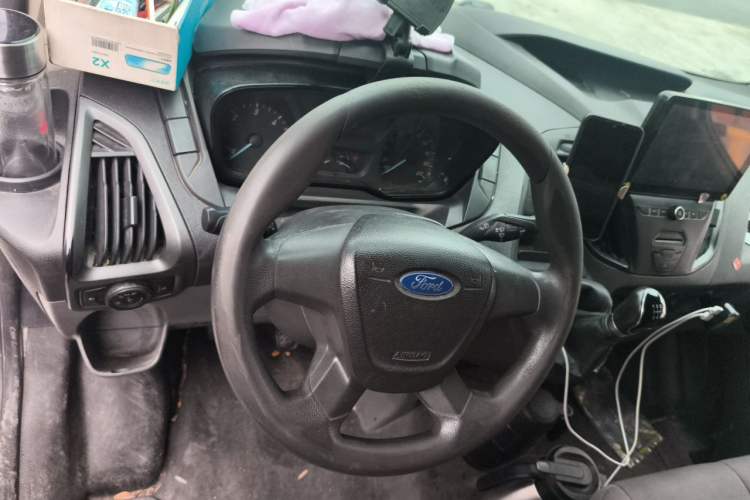 Used Ford Transit 2017 2.0T Diesel Van Mid-Chassis Mid-Roof China V Standard Steering Wheel